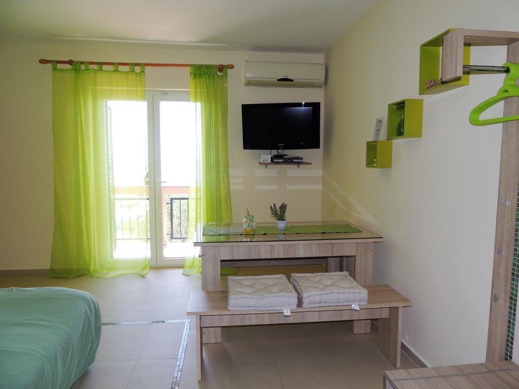 Apartments Denona Новаля Екстер'єр фото