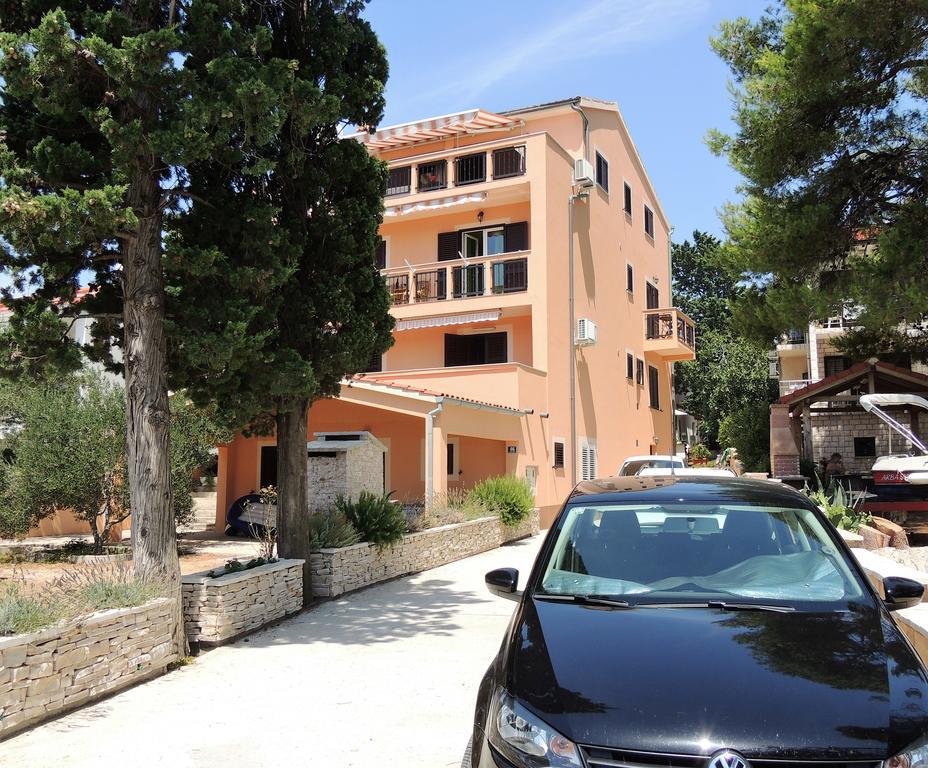 Apartments Denona Новаля Екстер'єр фото